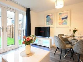 Luxury 4 Bed House with Gated Parking in the Heart of Birmingham! - Photo 9