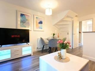 Luxury 4 Bed House with Gated Parking in the Heart of Birmingham! - Photo 10