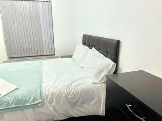 Luxury 3 Bed Apartment Near QE Hospital Harborne Birmingham New - Photo 20
