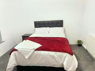 Luxury 3 Bed Apartment Near QE Hospital Harborne Birmingham New - Photo 3