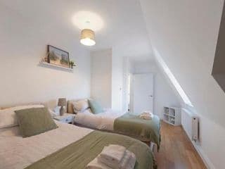 Spacious Two Bed loft Apartment - Photo 2