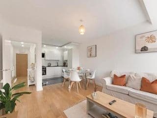 Spacious Two Bed loft Apartment - Photo 5