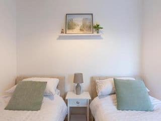Spacious Two Bed loft Apartment - Photo 6