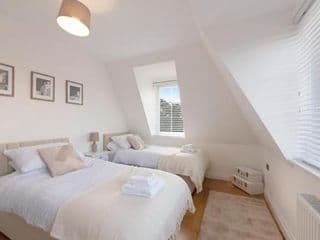 Spacious Two Bed loft Apartment - Photo 8