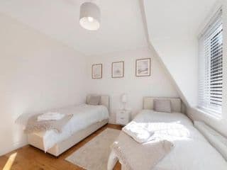 Spacious One Bed loft Apartment - Photo 2