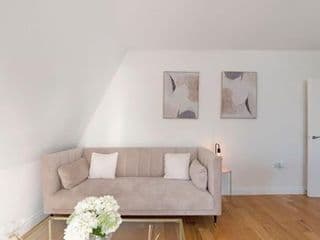 Spacious One Bed loft Apartment - Photo 4