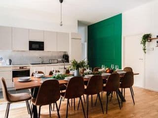 165m2 Downtown Lux Suite -12 Pers - 5 Bedroom - 2 Bath - 11min Alex