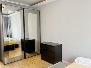 Prime Comfort Apartment with Balcony & Free Parking - Photo 6