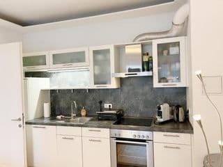 Prime Comfort Apartment with Balcony & Free Parking - Photo 8