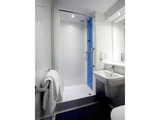 Travelodge London Kingston Upon Thames - Photo 11