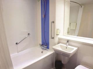 Travelodge London Kingston Upon Thames - Photo 15