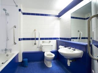 Travelodge London Kingston Upon Thames - Photo 8