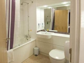 Premier Inn Croydon Town Centre - Photo 13