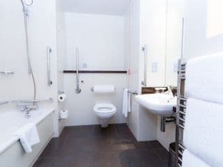 Crowne Plaza London Ealing, an IHG Hotel - Photo 10