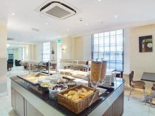 Queens Park Hotel - Photo 12