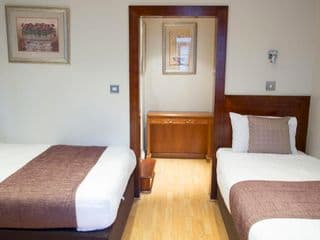 Garden View Hotel - Photo 4