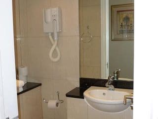 Garden View Hotel - Photo 8