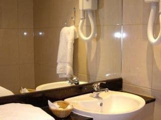 Garden View Hotel - Photo 10