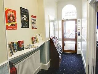 Melbourne House Hotel - Photo 18