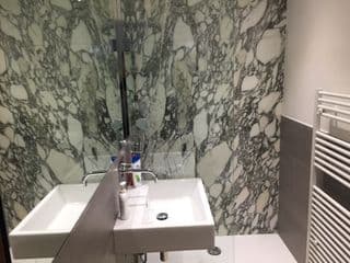The Luxury Inn - Photo 14