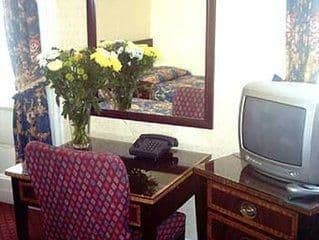 Rose Court Hotel - Photo 6