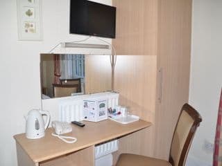 Barry House - Photo 11