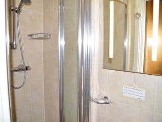 Barry House - Photo 13
