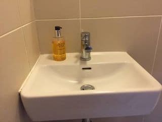 Barry House - Photo 14