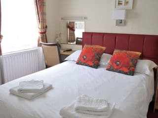 Barry House - Photo 4