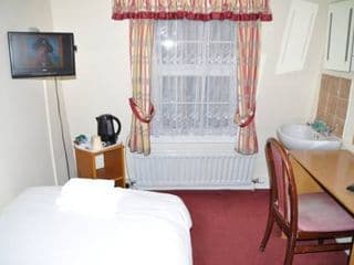 Barry House - Photo 9