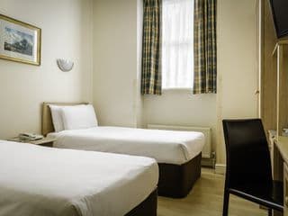 Hotel Henry VIII - Photo 2