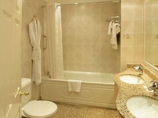 Hotel Henry VIII - Photo 12
