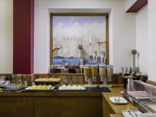 Hotel Henry VIII - Photo 17