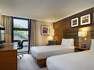 Hilton London Kensington Hotel - Photo 2