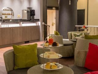 Hilton London Kensington Hotel - Photo 12