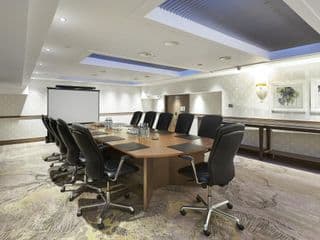 Hilton London Kensington Hotel - Photo 21