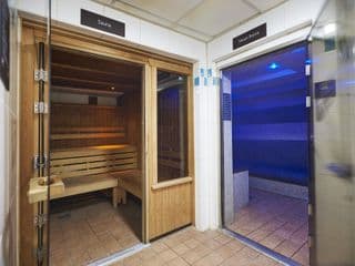 Hilton London Kensington Hotel - Photo 8