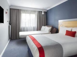 Holiday Inn Express Park Royal, an IHG Hotel - Photo 2