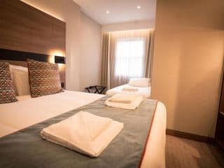Merit Kensington Hotel - Photo 3