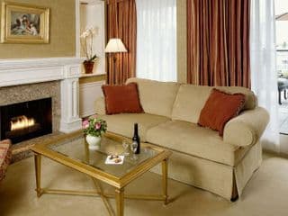 Wedgewood Hotel - Photo 6