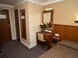 Orchard Hotel - Photo 5