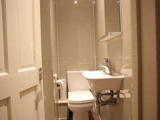 OYO Huttons Hotel, Victoria London - Photo 12