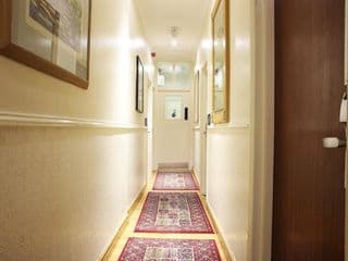 OYO Huttons Hotel, Victoria London - Photo 20