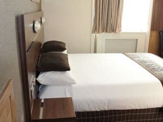 OYO Huttons Hotel, Victoria London - Photo 3