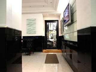 OYO Huttons Hotel, Victoria London - Photo 7