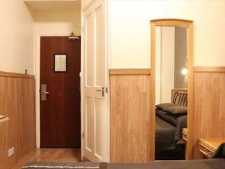 OYO Huttons Hotel, Victoria London - Photo 10