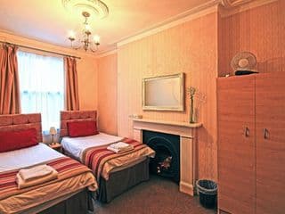 Primrose Guesthouse - Photo 2