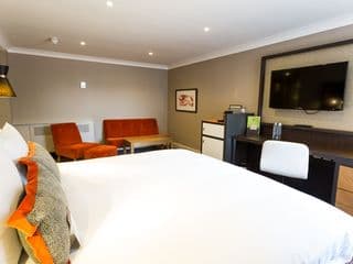 DoubleTree by Hilton London Ealing - Photo 2