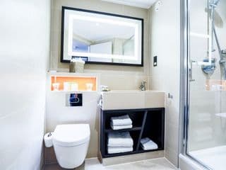 DoubleTree by Hilton London Ealing - Photo 8