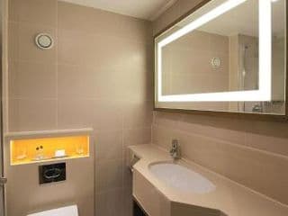 DoubleTree by Hilton London Ealing - Photo 10